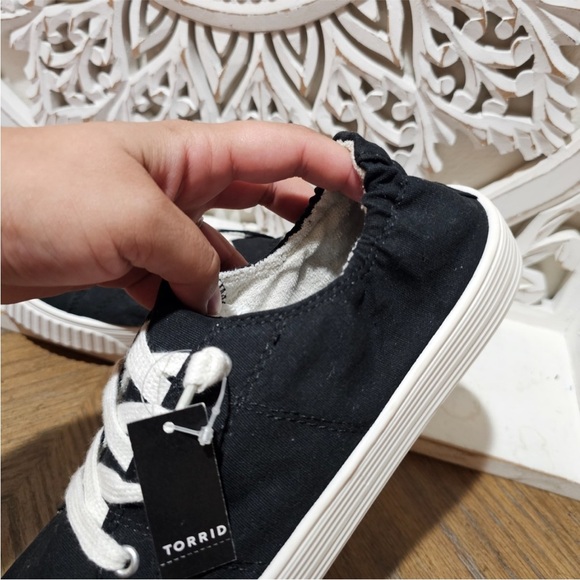Torrid ruched slip on sneakers - Picture 3 of 6